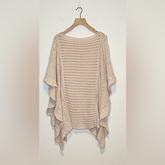 Free People Snow Nymph Blush Cream Crochet poncho , sz large - Picture 4 of 10